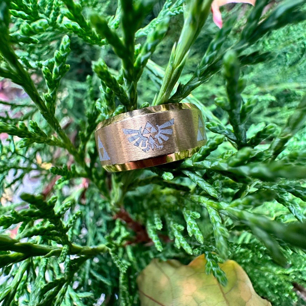 Brand new Legend of Zelda gold tone stainless steel band ring size 5